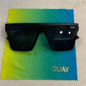 Quay matte black flattop sunnies